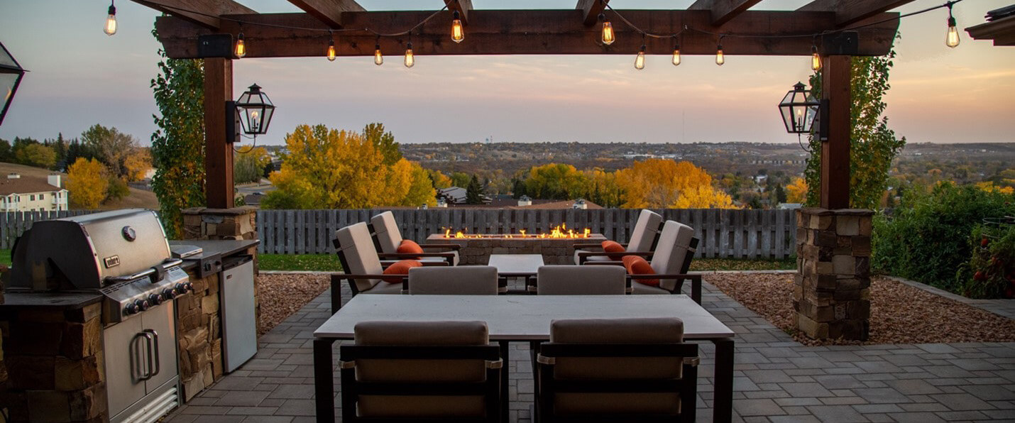 Panoramic view of an outdoor eating area and surrounding area