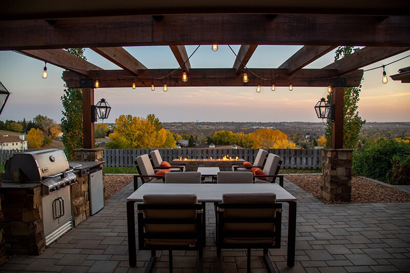 Panoramic view of an outdoor eating area and surrounding area