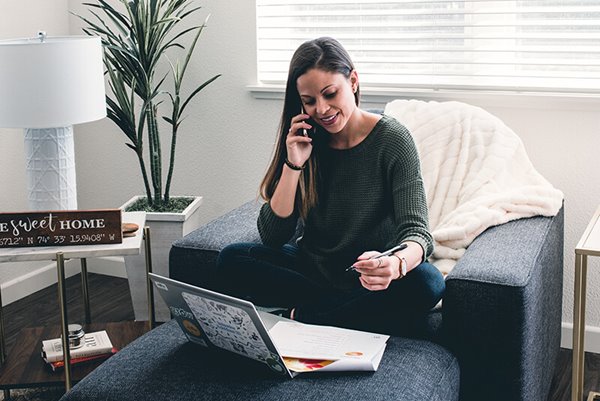 A realtor on the phone with a client