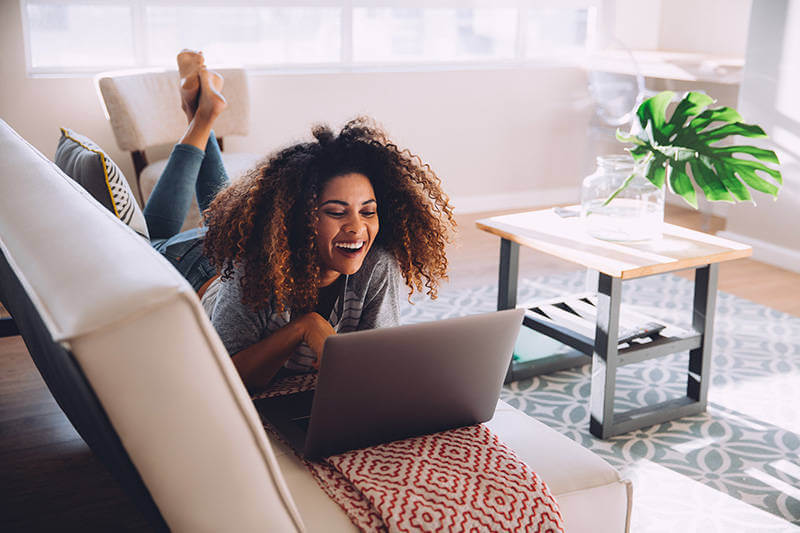 A women sitting on the couch